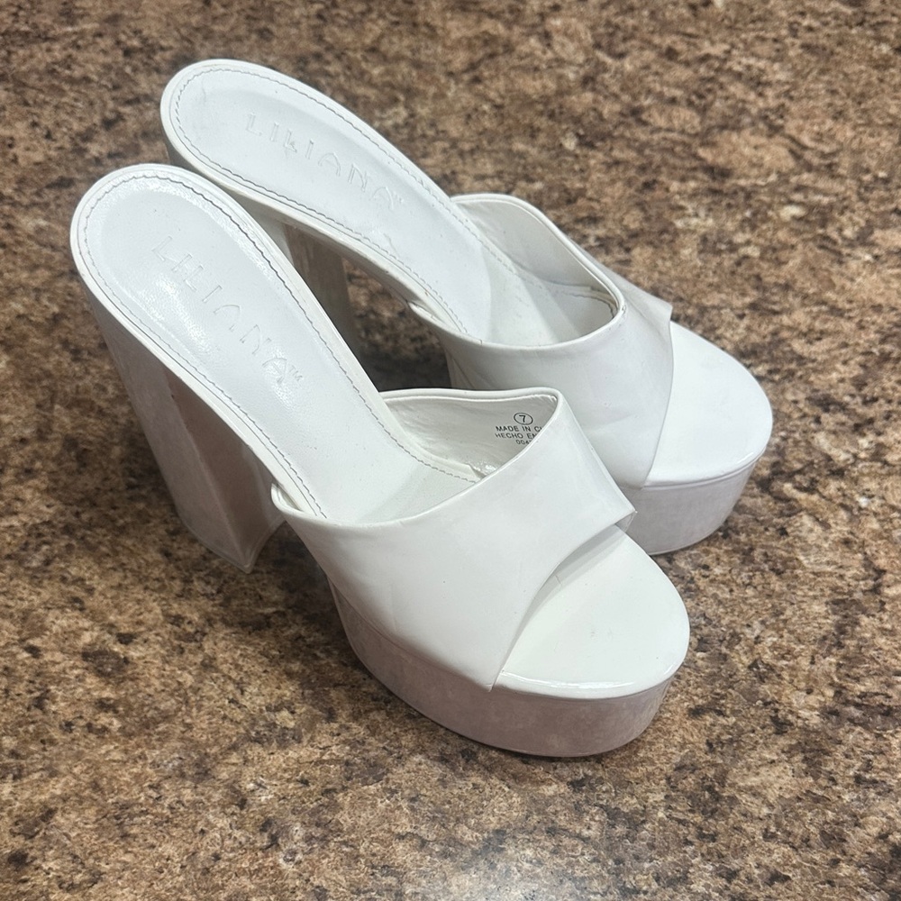 EUC WORN ONCE Liliana White Platform Slide Heels with Chunky Block Heel 7